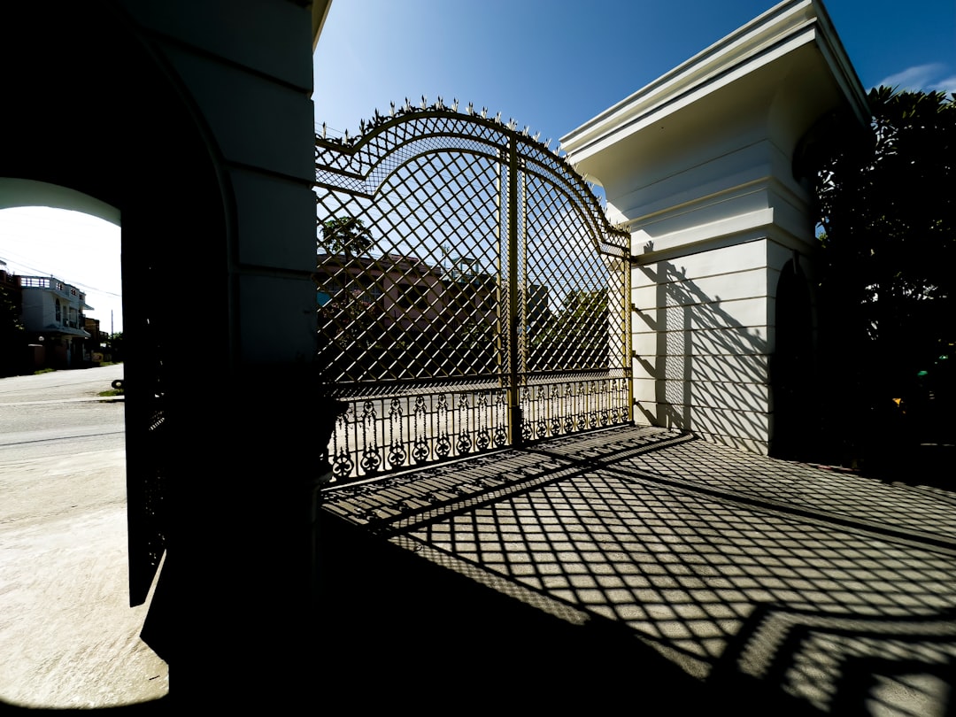 Metal gate installation in Pearland, TX